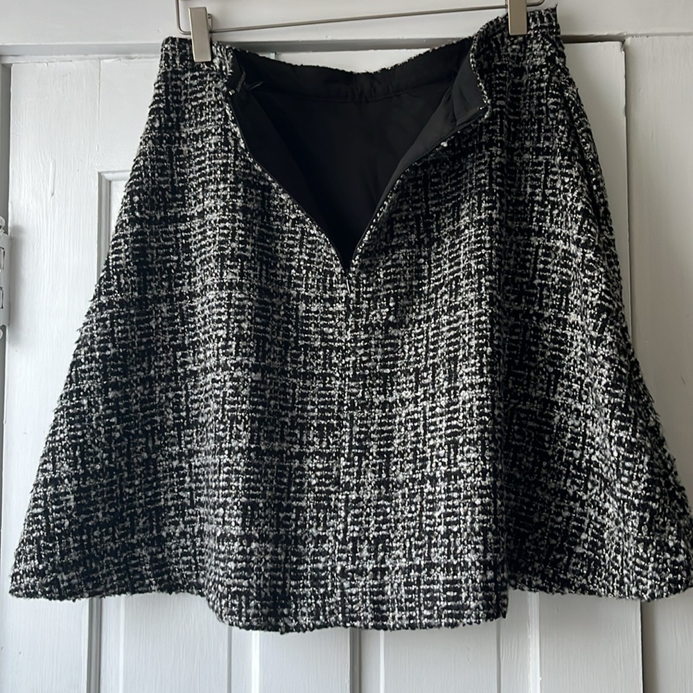 Banana Republic Black and White Boucle Skirt - Size 8
